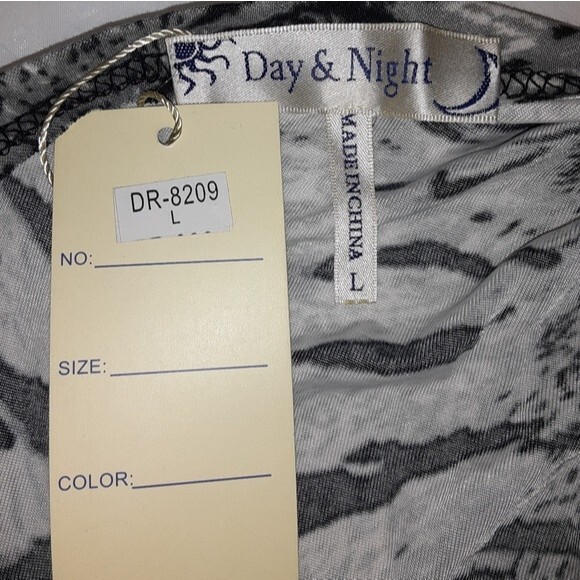 Day Night Large Tiger Print Bodycon Dress NWT - Picture 10 of 14